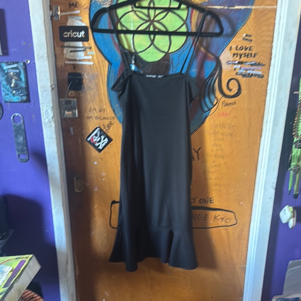 Black sheath dress knee-length sleeveless spaghetti strap for cocktail